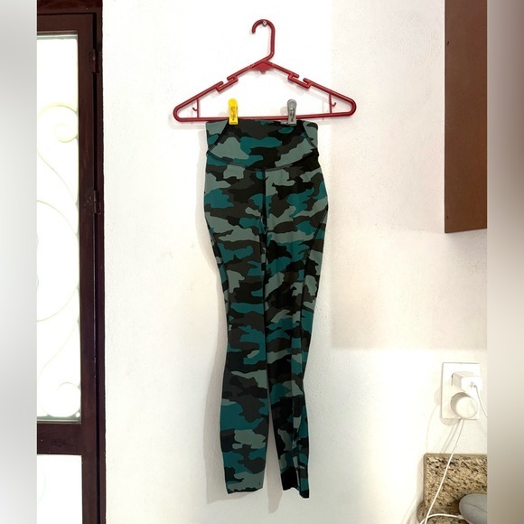 Lululemon Camouflage Leggings Size 0 - Picture 1 of 3